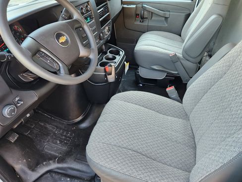 New 2025 Chevrolet Express 4500 w/ Power Convenience Package image 4
