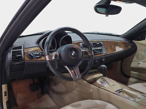 Used 2005 BMW Z4 2.5i image 16