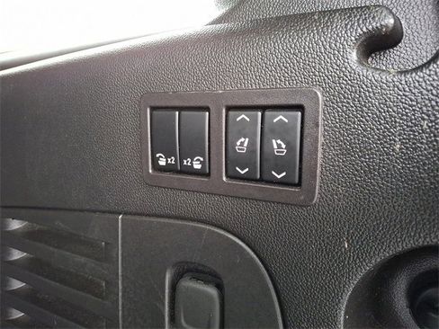 Used 2017 Cadillac Escalade ESV Platinum image 35