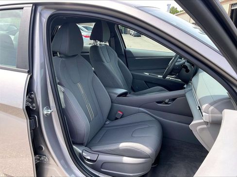 Used 2023 Hyundai Elantra SEL w/ Convenience Package FWD image 11