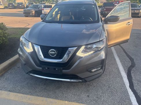 Used 2018 Nissan Rogue SV AWD/4WD image 1