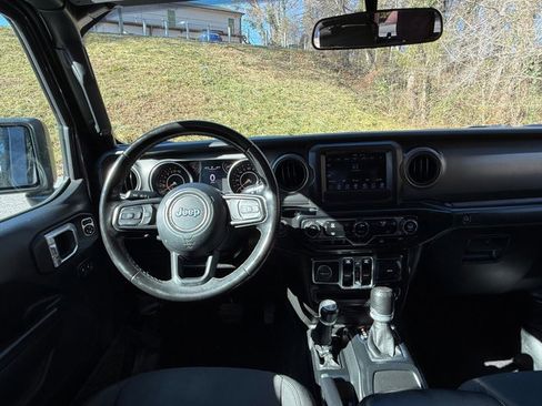 Used 2022 Jeep Gladiator Sport image 11