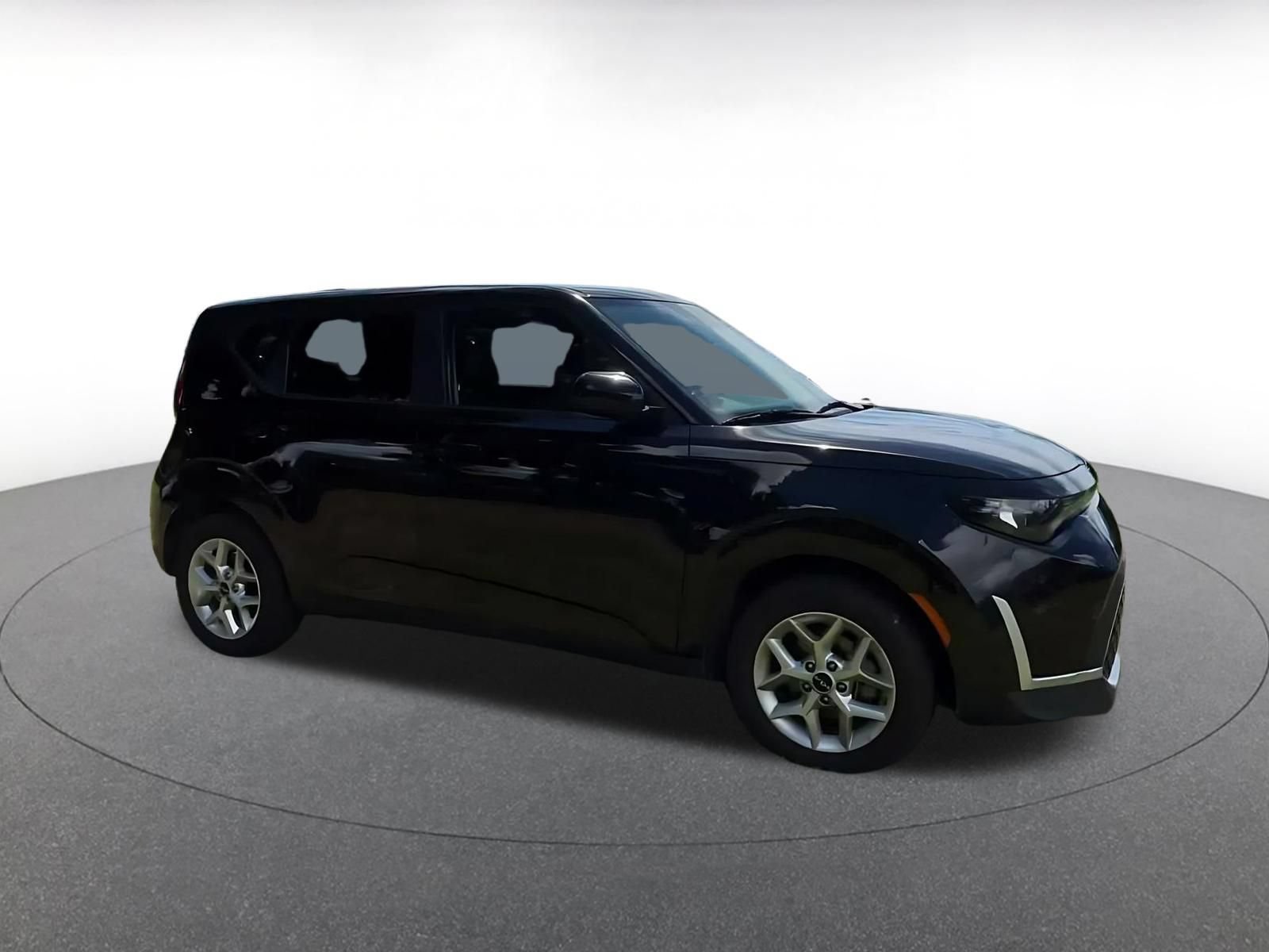 Used 2025 Kia Soul LX w/ LX Technology Package FWD image 2