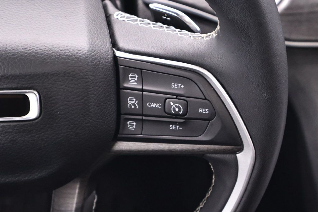 Used 2024 Jeep Grand Cherokee Limited AWD/4WD image 25