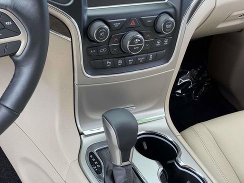 Used 2017 Jeep Grand Cherokee Limited image 22