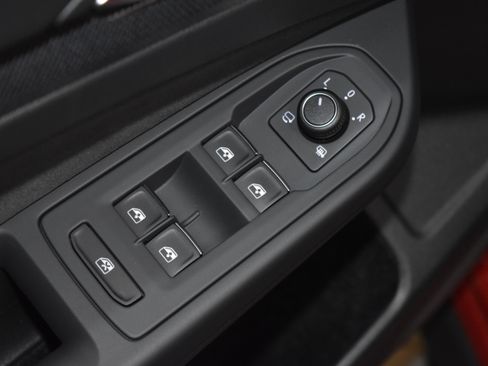 New 2025 Volkswagen GTI SE image 4