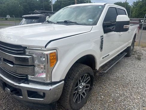 Used 2017 Ford F250 Lariat w/ Lariat Value Package AWD/4WD image 2