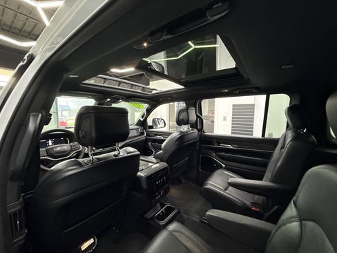 Used 2022 Jeep Wagoneer Series III w/ Premium Group I image 26