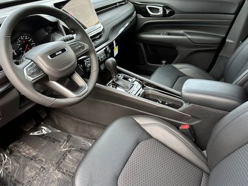 New 2026 Jeep Compass Latitude image 9