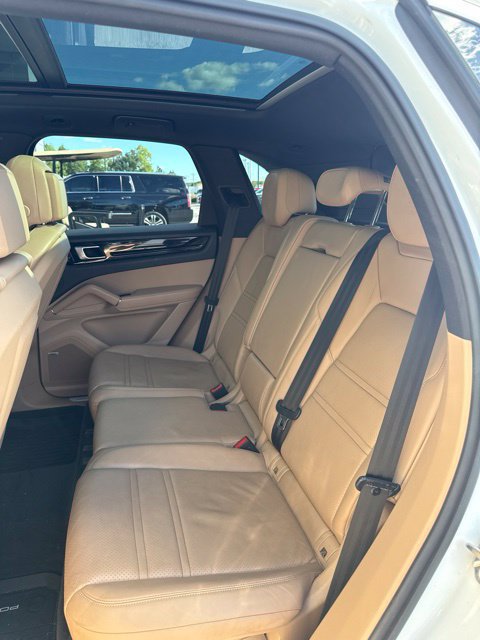 Used 2020 Porsche Cayenne AWD/4WD image 12