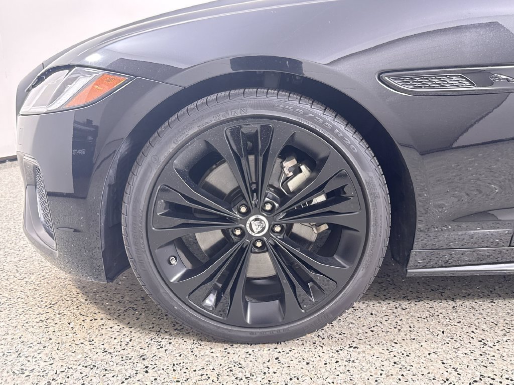 Used 2024 Jaguar XF R-Dynamic SE AWD/4WD image 10