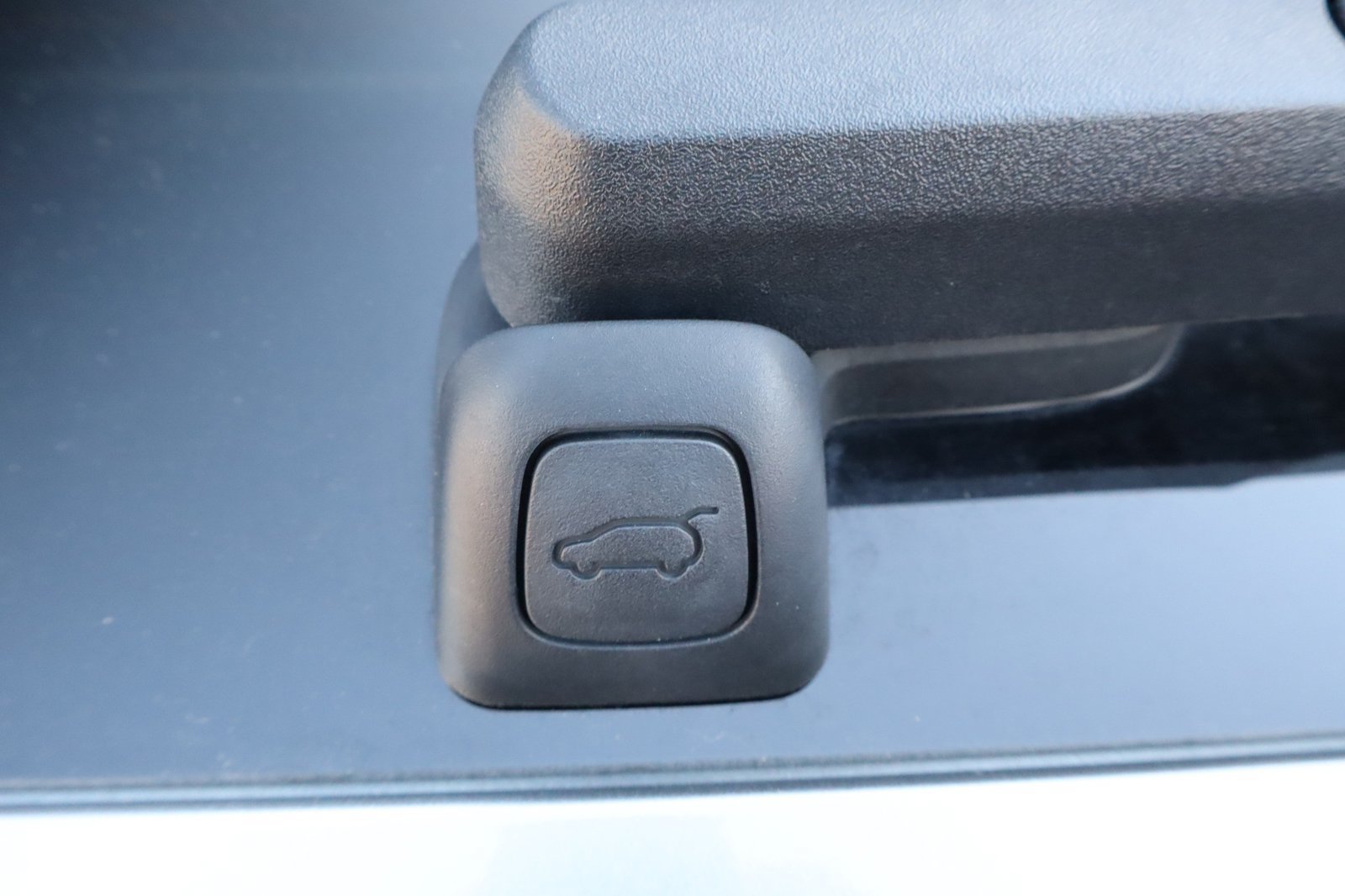 Used 2025 Genesis Electrified GV70 AWD/4WD image 40