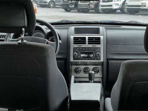 Used 2011 Dodge Nitro Heat image 8