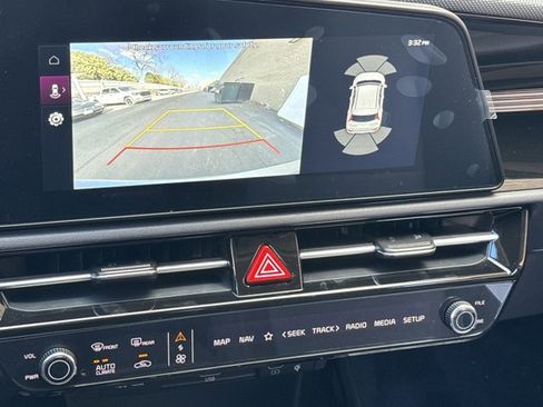 New 2025 Kia Niro SX Touring image 14