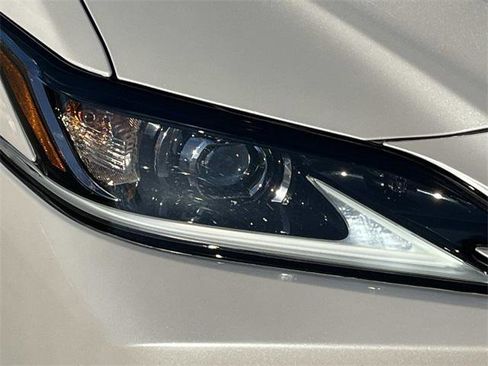 Certified 2025 Lexus ES 300h 300h image 9