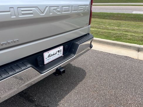 Used 2022 Chevrolet Silverado 1500 LT AWD/4WD image 8