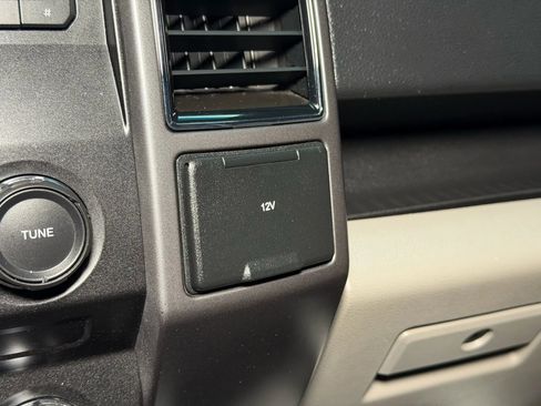 Used 2018 Ford F150 XLT image 40