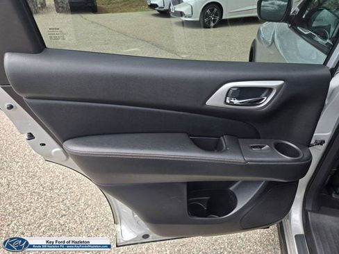 Used 2020 Nissan Pathfinder SL AWD/4WD image 18