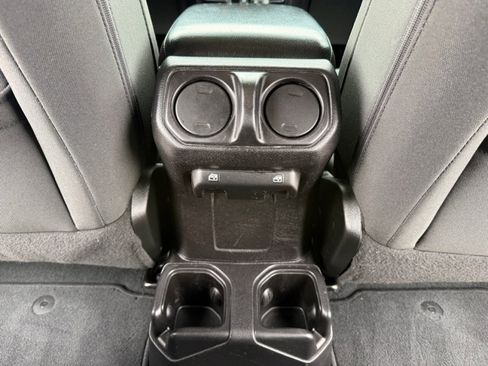 Used 2018 Jeep Wrangler Unlimited Sport S image 32