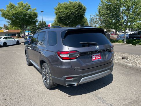 Used 2023 Honda Pilot Elite image 6