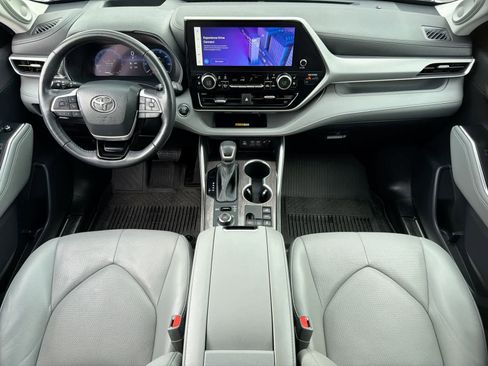 Used 2023 Toyota Highlander Platinum AWD/4WD image 16