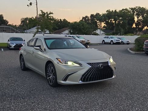 Used 2025 Lexus ES 350 w/ Premium Package FWD image 3