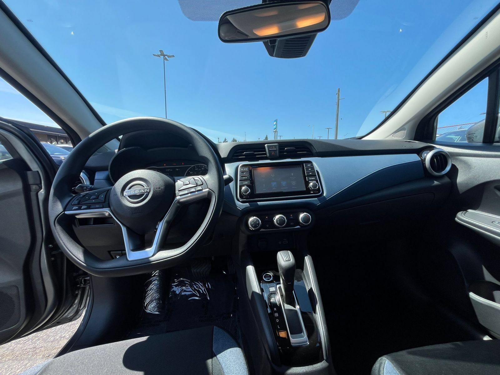 Used 2025 Nissan Versa SV FWD image 32