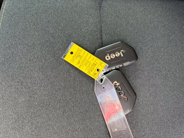 Used 2025 Jeep Gladiator Sport AWD/4WD image 12