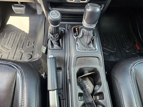 Used 2021 Jeep Gladiator Overland w/ Popular Equipment Package AWD/4WD image 27