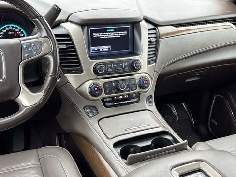 Used 2019 GMC Yukon XL Denali w/ Open Road Package image 3