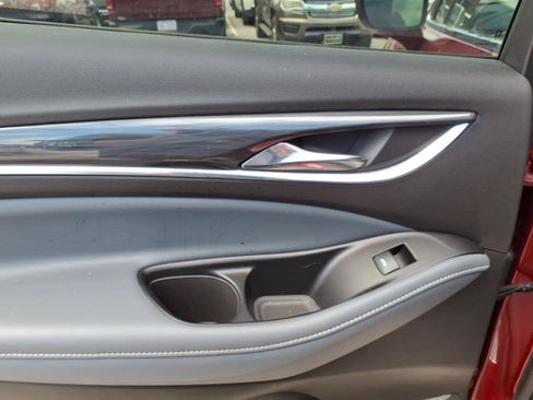 Used 2023 Buick Enclave Essence FWD image 8