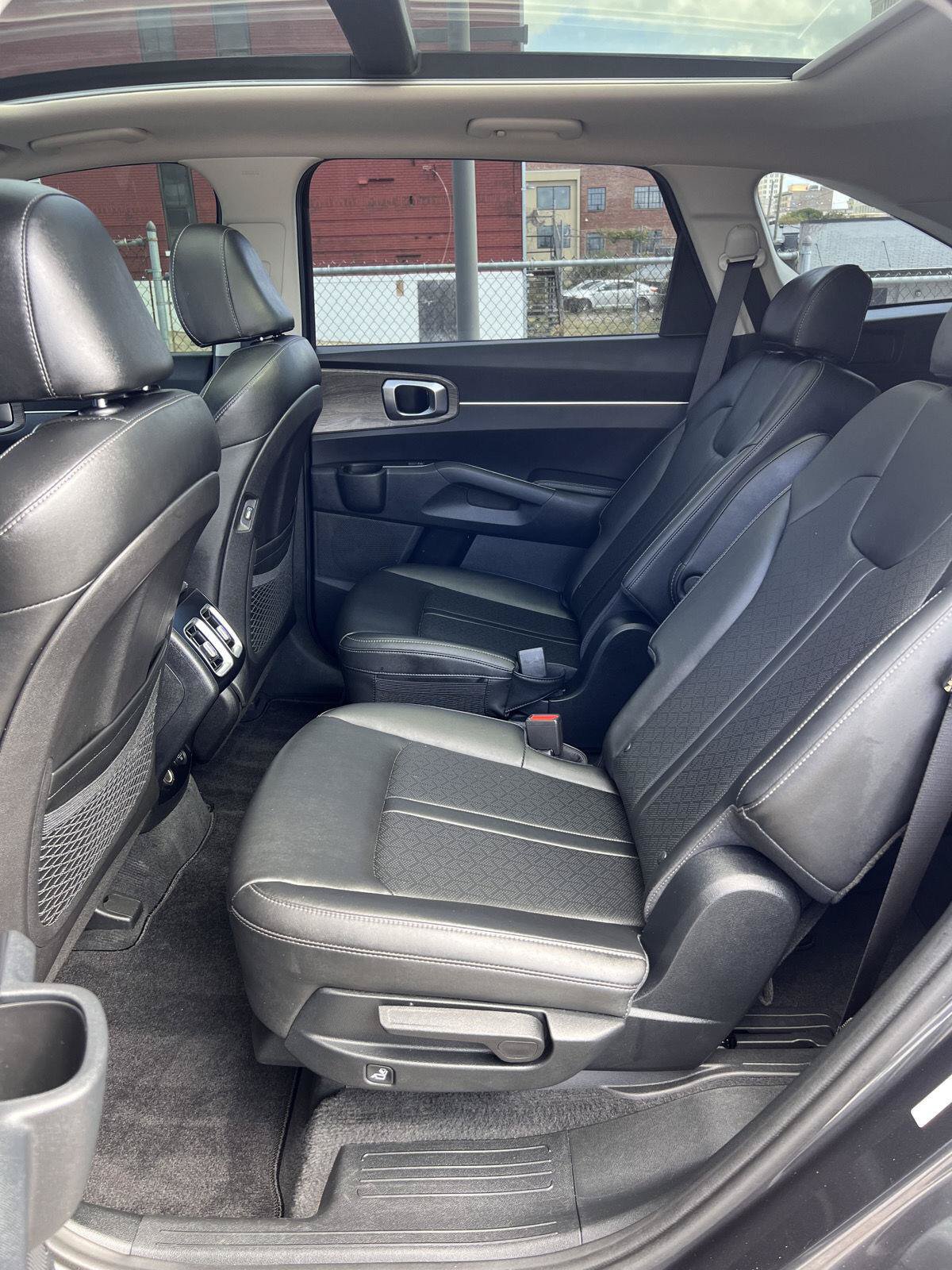 Used 2022 Kia Sorento EX w/ Panoramic Sunroof Package FWD image 19