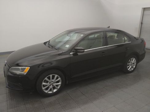 Used 2014 Volkswagen Jetta SE FWD image 2