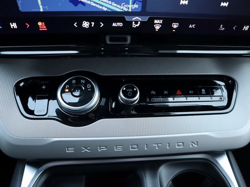 New 2025 Ford Expedition Active image 9