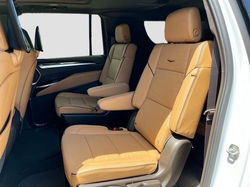 New 2026 Cadillac Escalade ESV Luxury w/ LPO, Radiant Package AWD/4WD image 31
