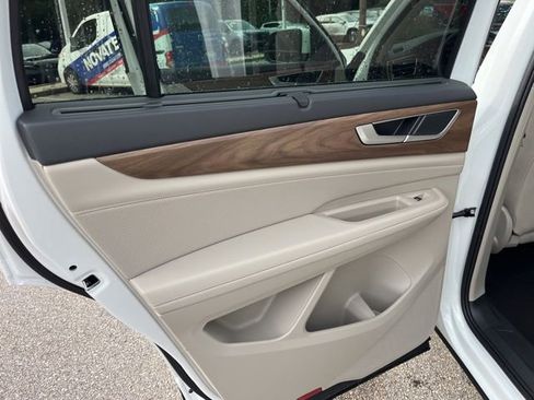 New 2026 Volkswagen Atlas SE image 12