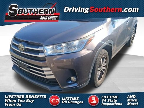 Used 2018 Toyota Highlander XLE AWD/4WD image 1