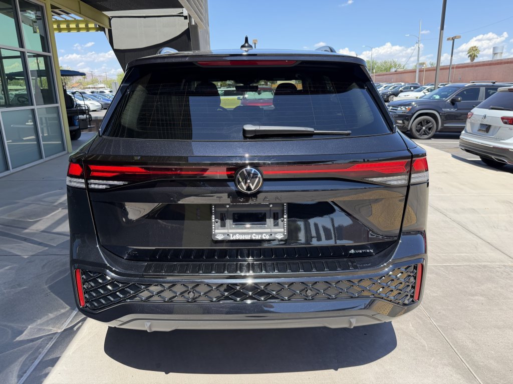 Used 2025 Volkswagen Tiguan SE R-Line AWD/4WD image 13