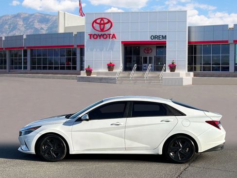 Used 2022 Hyundai Elantra SEL w/ Preferred Accessory Package FWD image 6