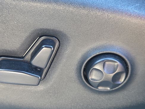 Used 2020 Chrysler Pacifica Touring-L Plus FWD image 34