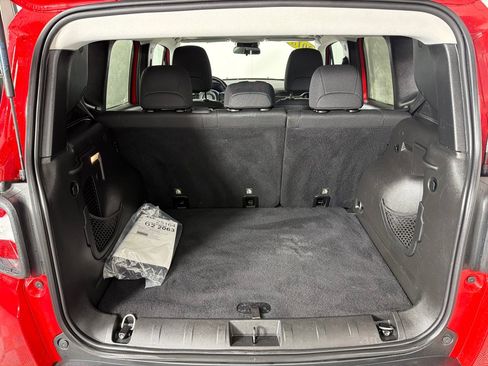 Used 2018 Jeep Renegade Altitude w/ UConnect 8.4 Nav Group AWD/4WD image 21