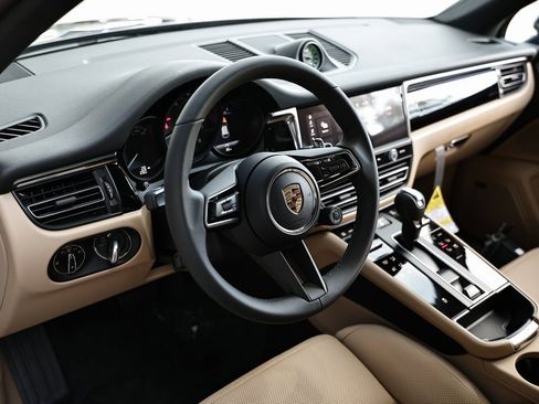 New 2026 Porsche Macan image 4