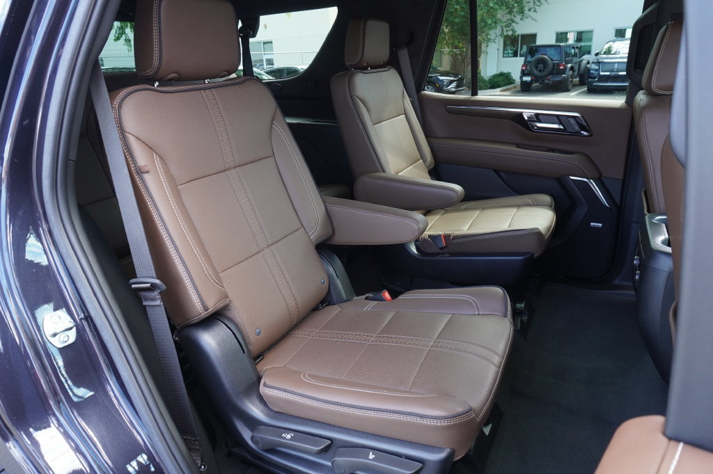 Certified 2025 Chevrolet Tahoe High Country w/ Sun And Tow Package AWD/4WD image 14