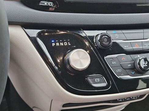 Used 2023 Chrysler Voyager LX image 19