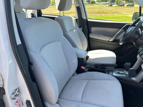 Used 2014 Subaru Forester 2.5i AWD/4WD image 26