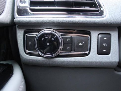 Used 2018 Lincoln Navigator Reserve w/ Technology Package AWD/4WD image 18