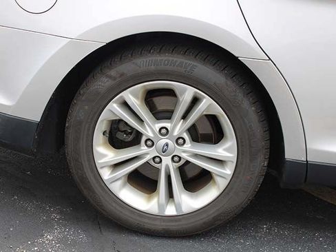 Used 2014 Ford Taurus SEL w/ Equipment Group 201A FWD image 8