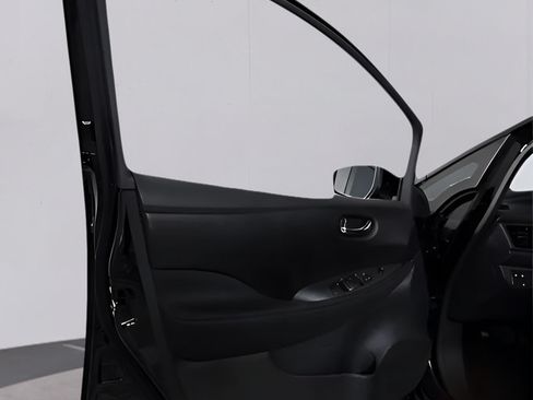 Used 2025 Nissan Leaf S FWD image 19