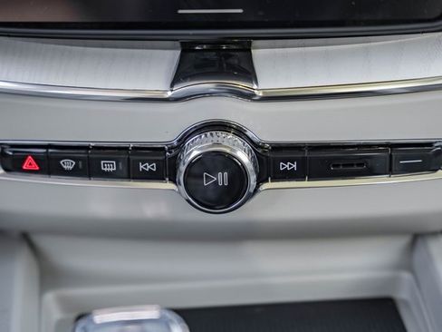 New 2026 Volvo XC60 B5 Ultra w/ Climate Package image 23