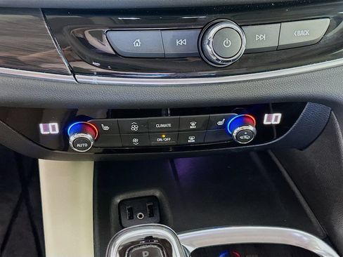 Used 2018 Buick Enclave Essence FWD image 15